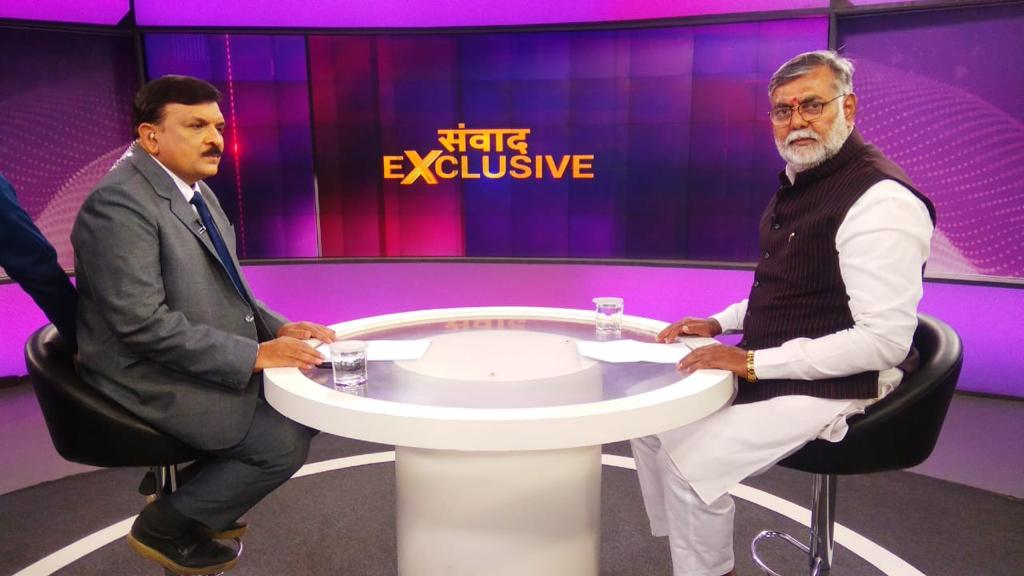 PrahladOffice's tweet photo. अब से कुछ देर बाद 9.30 बजे मा. केंद्रीय राज्यमंत्री श्री @prahladspatel जी के साथ खास बातचीत देखिये "संसद टीवी" पर प्रसारित होने वाले विशेष कार्यक्रम 'संवाद Exclusive' में।
@sansad_tv https://t.co/VJ7XunTHro