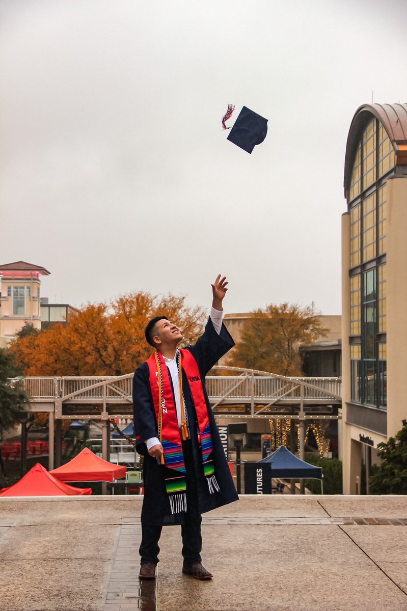 jeremixhcarmona's tweet image. BBA in Marketing ✅🎓 #UTSAGrad22