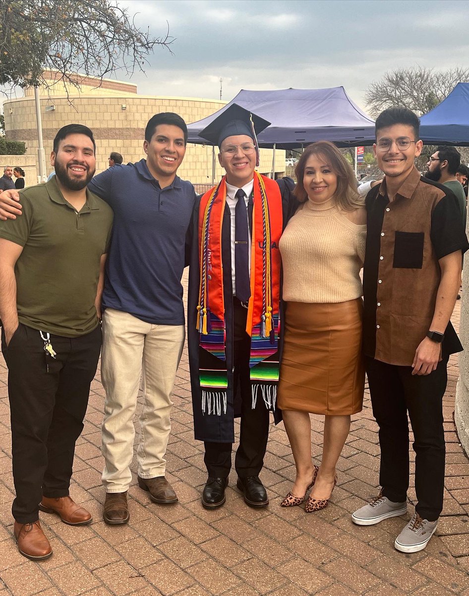 jeremixhcarmona's tweet image. BBA in Marketing ✅🎓 #UTSAGrad22