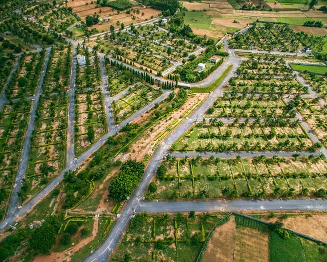 nehadotprakash's tweet image. The outskirts of Bangalore are neatly planting their future in rows. 

#travel #withoutwork #sights #aroundus #noteveryday #writing #atwork #leisure #birdseyeview #top #sky