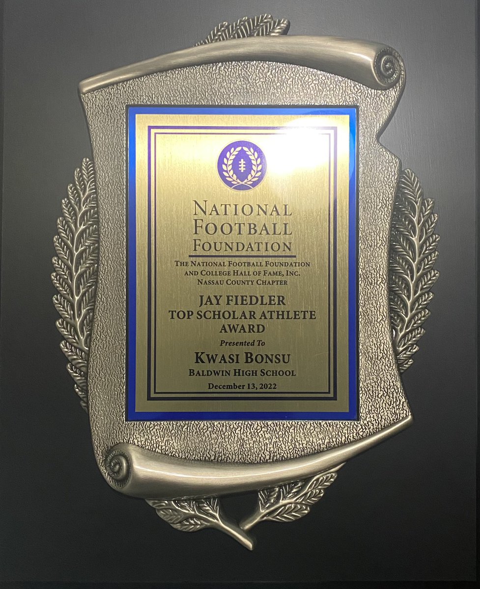 CoachChimo51's tweet photo. Kwasi Bonsu voted top scholar/football player in Nassau County! Wins the prestigious Jay Fiedler Award! https://t.co/0cU308i66v