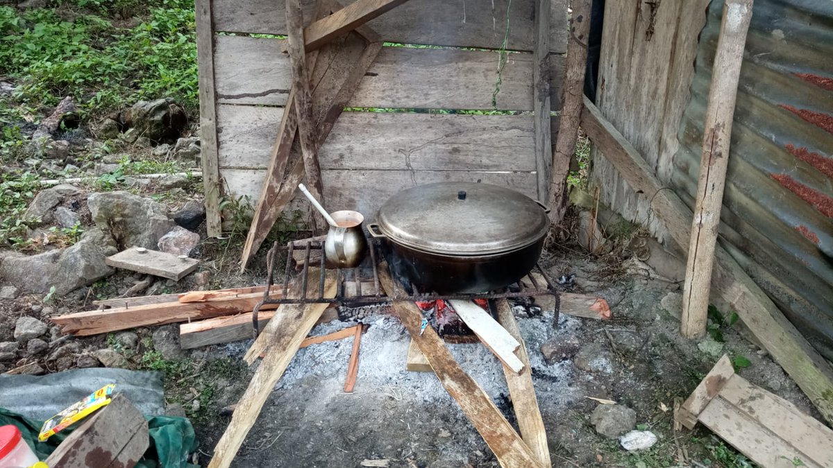 No merecemos este destino, nadie merece el destino de la incertidumbre permanente.

Preparamos alimentos sin saber lo que sucederá mañana. Han decidido sacrificarnos, han decidido que este territorio vele menos que un megaproyecto de muerte #HidroituangoNoNosMates
