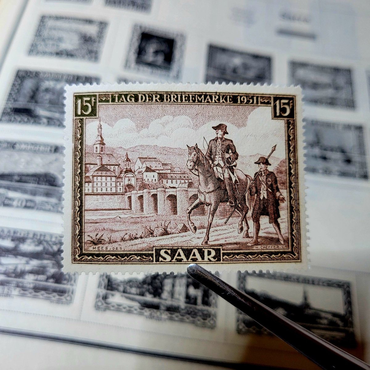 Enjoying Saar tonight. Including this 1951 15fr of a Post Rider and Guard, issued to publicize Stamp Day.

#philately #philatelist #stamp #Saar