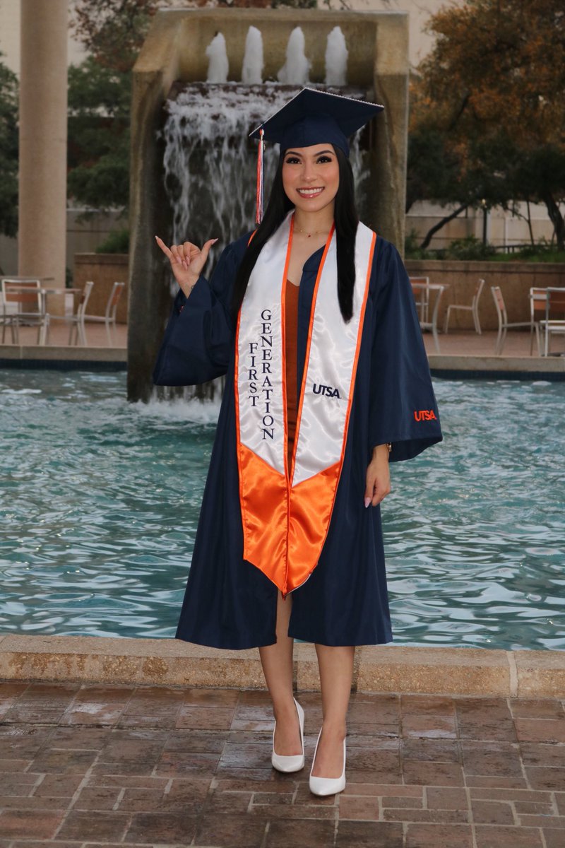 xochristian_'s tweet image. BIRDS UP 🤙🏼🧡 Graduated with my Bachelor's in Criminal Justice! #UTSAGrad22