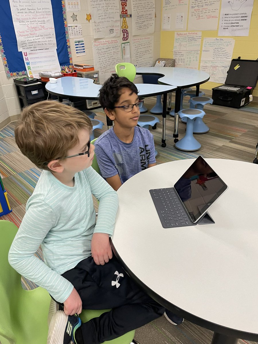 Students had a fantastic time exploring language of code using @AppleEDU  Swift Playgrounds! Learning new ways to think and bring ideas to life @WhiteOakElem #CSEdWeek #EveryoneCanCode