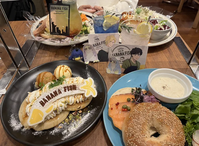 #bananafish_cafe
英二のホットドッグがバカうまかった。バッカうまかった。と息子が
何度も何度も言うので😂
来年いけたら英二にしよ〜🤤
3枚目のメニューの絵がとても素敵でした✨✨✨ 