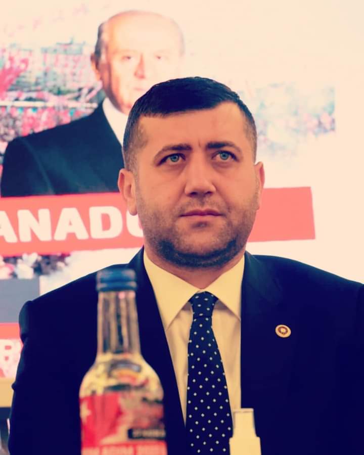 İnandığın yolda yürü;
Ne karşımıza çıkacak yüzleri var,ne de gözlerimizin içine bakacak kadar cesaretleri…