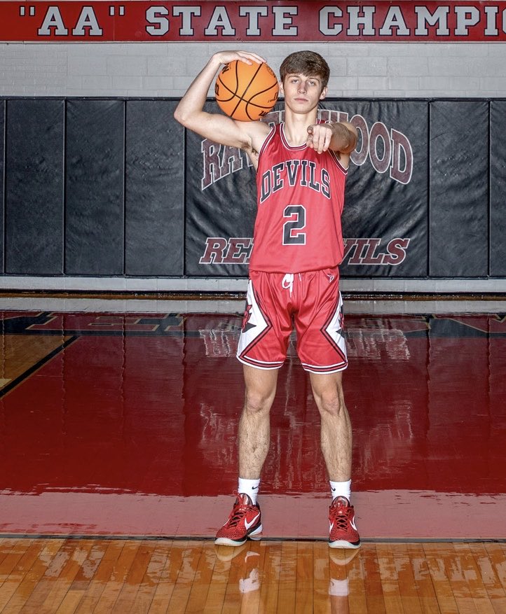 BryanCanterbur1's tweet photo. Matthew Carte is the 15th boy in the proud 101 year history of Ravenswood basketball to score 1000 career points. https://t.co/Pz8qSnKbv2