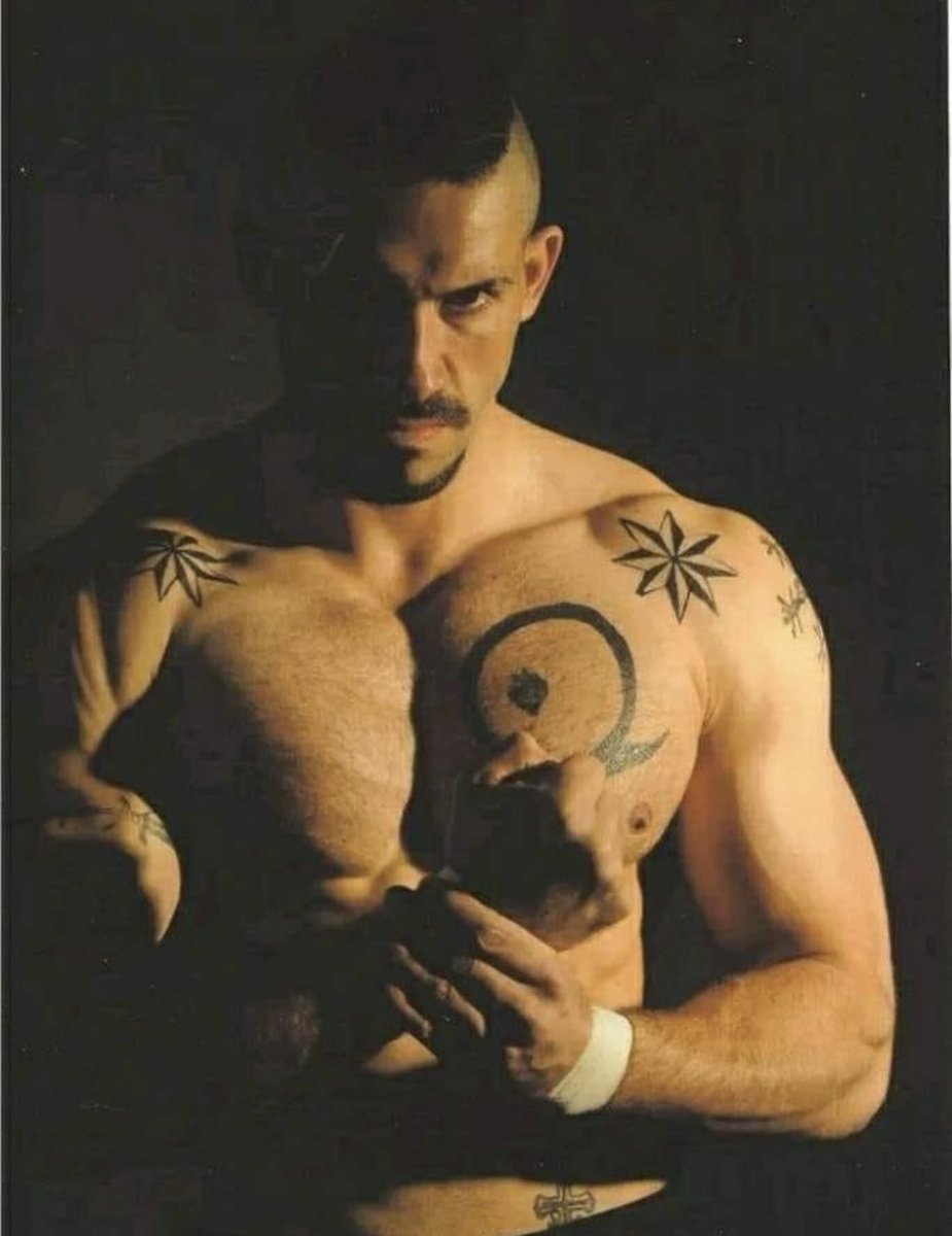 منذ .. قليل دخلت تًويتار ؛ وخرجت منه وأنااشكر الله  علي نعمه الرجوله::::::——-✌️