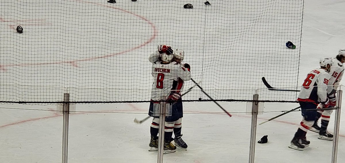 agenthehe's tweet photo. History for #Ovi 800 #Blackhawks #Capitols https://t.co/5b4ai2knuU
