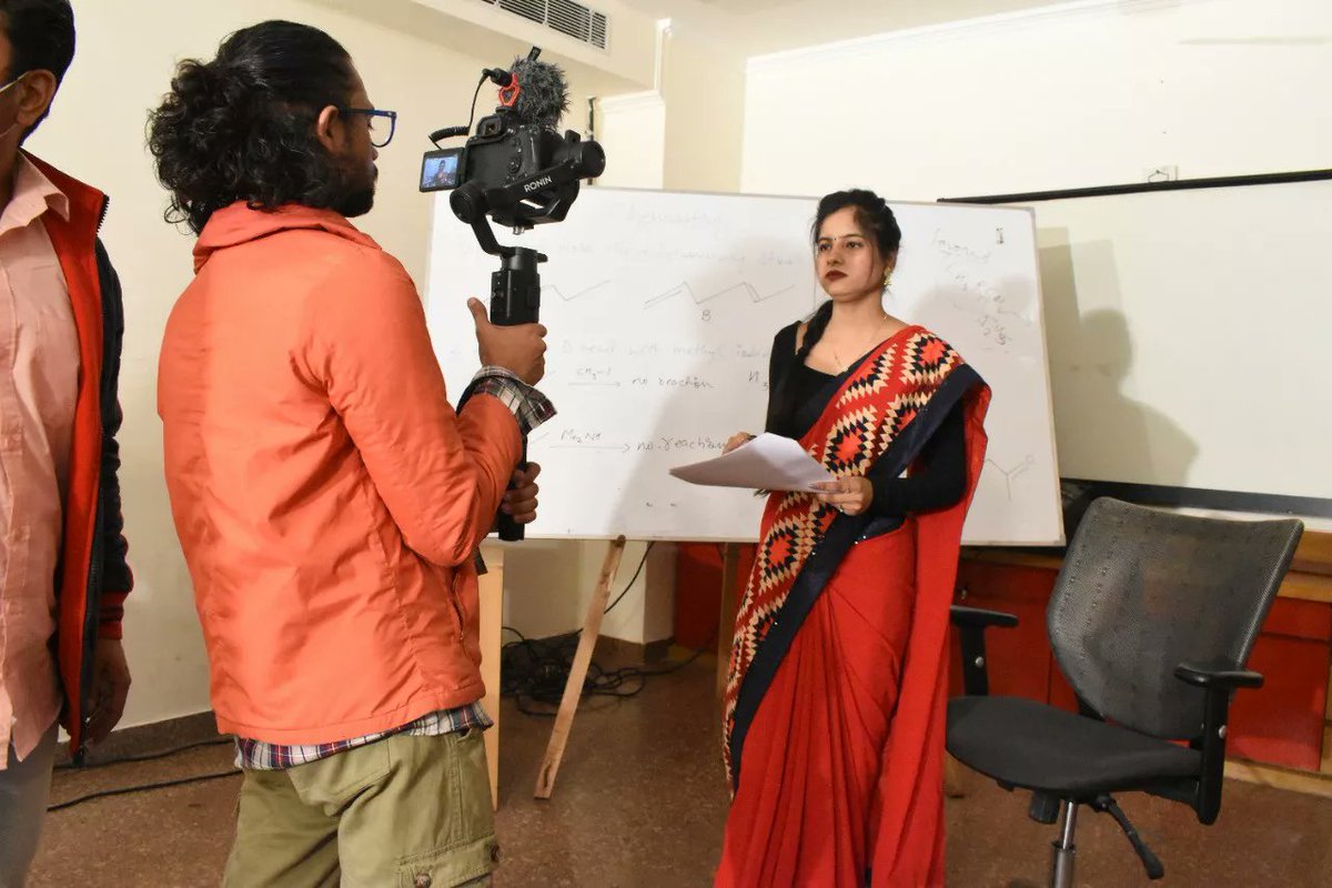 gkftii's tweet photo. Learn acting &amp; kickstart your career with #GKFTIIacting  classes🎭

#enrolltoday‼️ 
#fewseatsleft 
.
.
#actingforfilmandtv🎭 #methodacting #theatreacting #actingschools #actingacademy #learnacting #actinginstitute #enroll #gulshalkumarfilmandtelevisioninstituteofindia #tseries https://t.co/SC1AXS1mC6