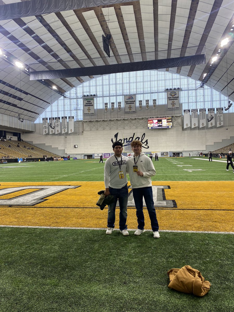 _jacksonbrooks's tweet image. Thank you @Coach_Eck and @VandalFootball for the hospitality! 11/5/22. @MattLinehan_10 @Coach_Sutt @Booof38 @TylerYelk @coach_asuega @RobAurich @CoachTFord @LukeSchleusner @DanielVal57 @BrandonHuffman @RivalsFriedman @NorCalPreps @CoachPerrone