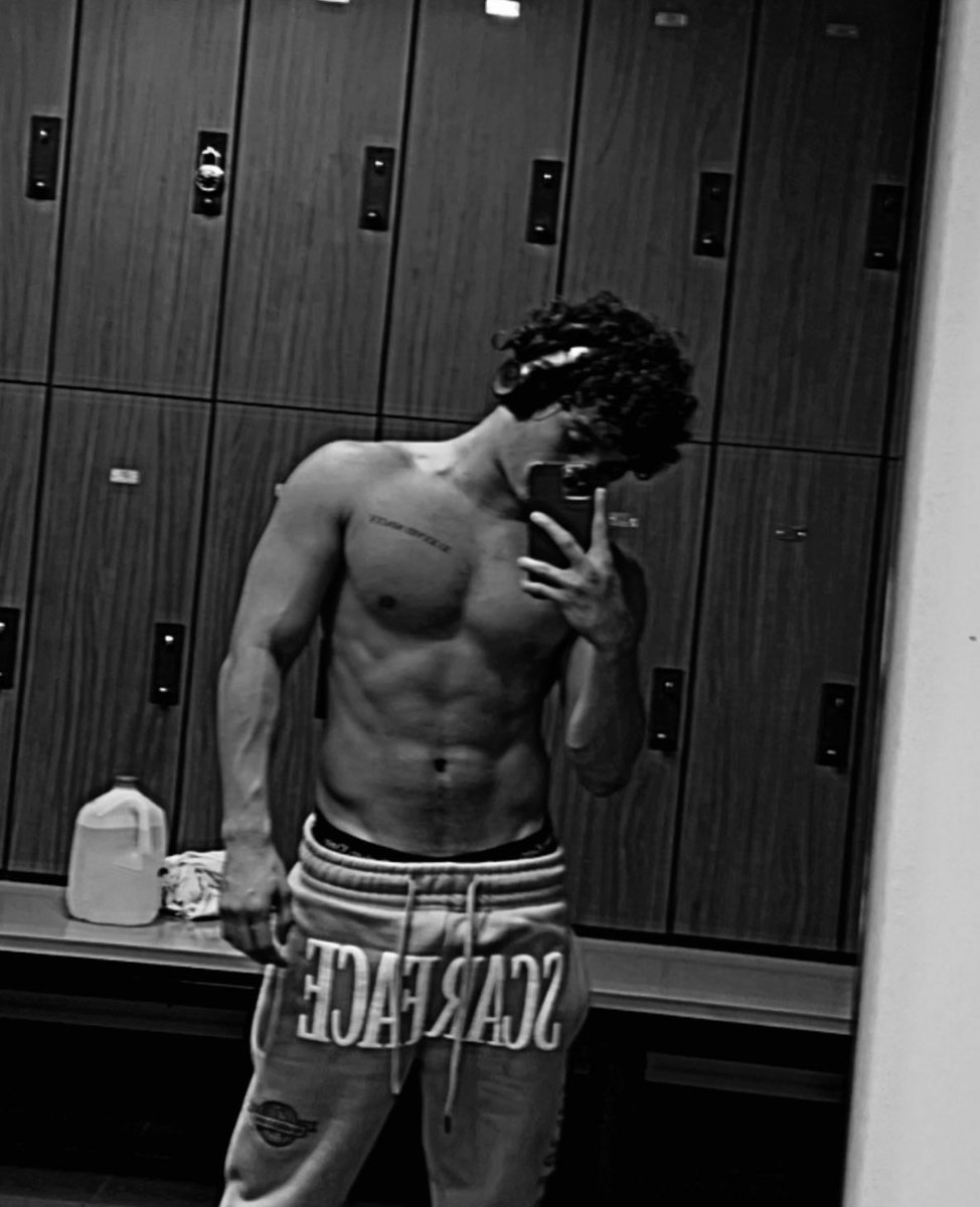 eduardosdirty's tweet photo. cum lick my body 😋 https://t.co/tByJb20IAz