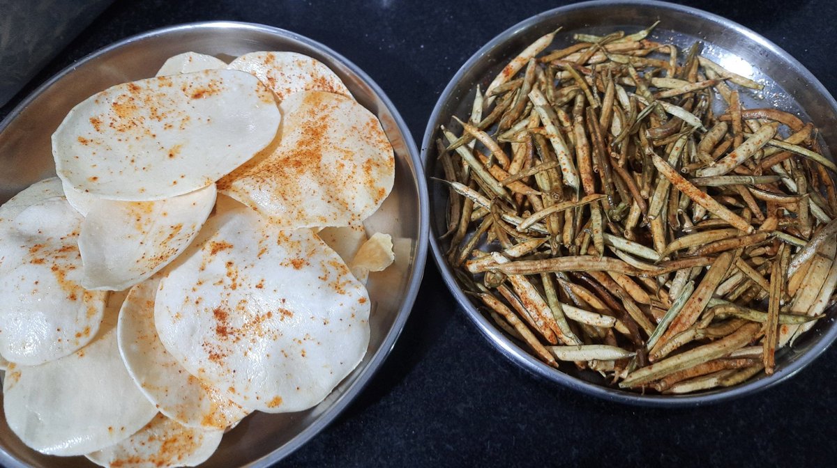 sonalyou's tweet photo. I prefer home made #MoongBadis,while in #Neemuch di made a batch for me🥰🧿Y'day fried these Dried #clusterbeans/#gawarphali n potato wafers.#Gond n #Mamara Badam/#almonds is always stocked up @ my parents' place for #health.#happyme🥰 benefits.#gratitude💫#marwadi✨#rajasthani🪷 https://t.co/u2Wm06u5T5