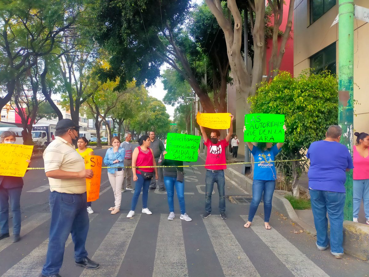 Mex_Liber1's tweet photo. @SacmexCDMX 
@Alcaldia_Coy

URGENTE ATENDER 

Col San Mateo en Coyoacán
 04120

Por hacer una obra de cambio de tubos para agua, nos dejaron sin agua y llevamos una semana sin el vital líquido 

Nos mandan pipas pero no las suficientes. 

1/2 https://t.co/szfVffqG0v