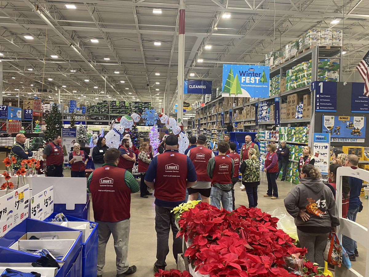 Lowe’s 701 (Hometown Store) We had a great visit with our district support team and a great store huddle! #lowes #lowespro #theprorally #pandorahodges