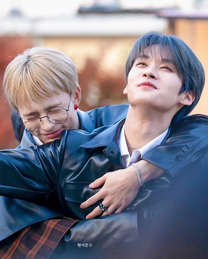 holaaa,soy dan, no soy nuevo en el fandom ni en twt pero si en esta cuenta pq se m olvido la contraseña d mi otra cuenta
soy stay, lee know y hyunjin biased y fan d daria 
busco mutis stays, doy fb rápido soy buena onda lo prometo😭😭
pls rt
#StrayKids #hyunjin #leeknow #stay