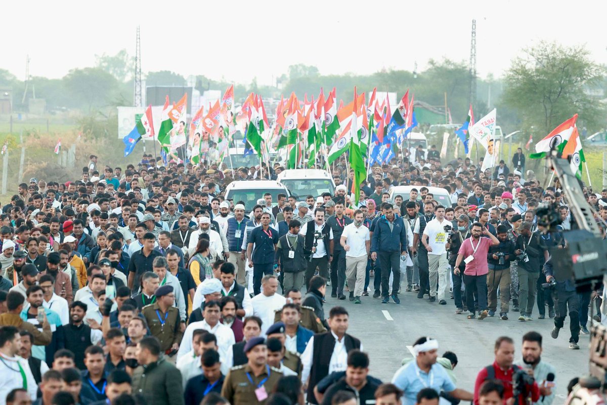bharatjodo's tweet photo. यात्रा नहीं, ये है क्रांति
तोड़ेगी तानाशाहों की भ्रांति
#BharatJodoYatra https://t.co/DM4YDenyrd
