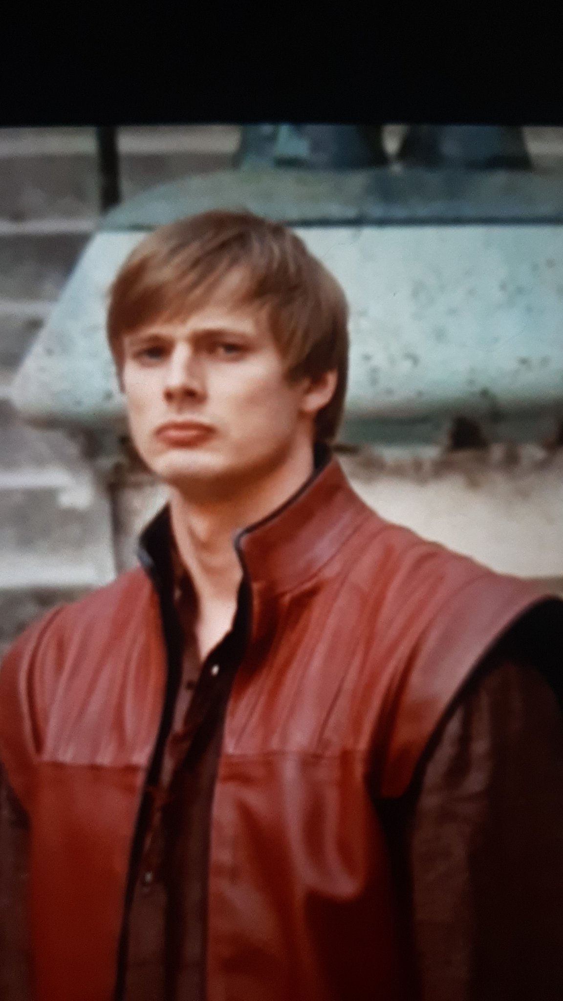 it's 50quid from ao3 on Twitter "POUTY ARTHUR WATCHING GWEN GO ME TOO