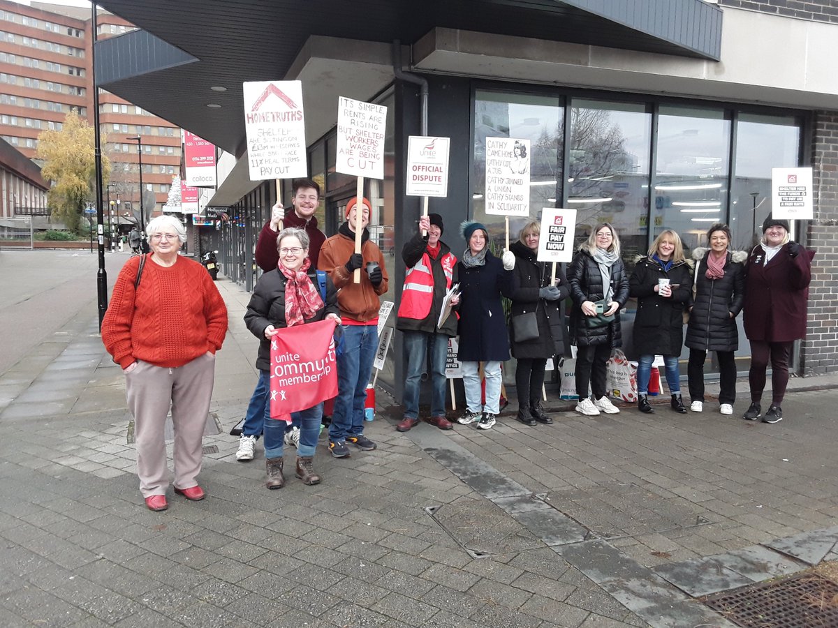 SCSolidarity's tweet image. Couldn't wait until Christmas to give this early 
@TUFAC4 present to this striking @UniteAtShelter
member. Eight day of the Shelter strike today. Please support the action!

#NeverCrossAPicketLine #EnoughlsEnough #ShelterSpeaksOut 

✊🏻✊🏼✊🏽✊🏾✊🏿

linktr.ee/uniteatshelter