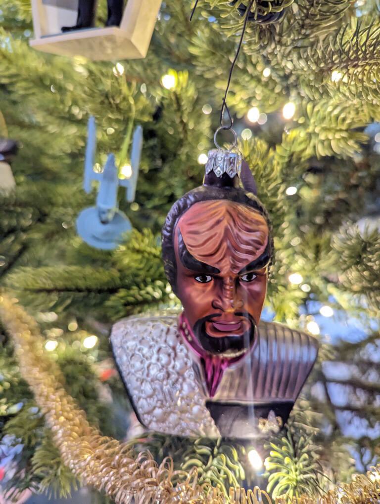 starshiptempest's tweet photo. More #StarTrekDecor for the tree, these are from our own Lt. Holden, Travis Sauder’s collection! @BBQchknMadness
Which one is your favorite??
#StarTrekOrnaments #StarTrek #HallmarkOrnaments #StarTrekHallmark #GeekTree #GeekChristmas #GeekHoliday #StarshipTempest https://t.co/OZMVEg83wn