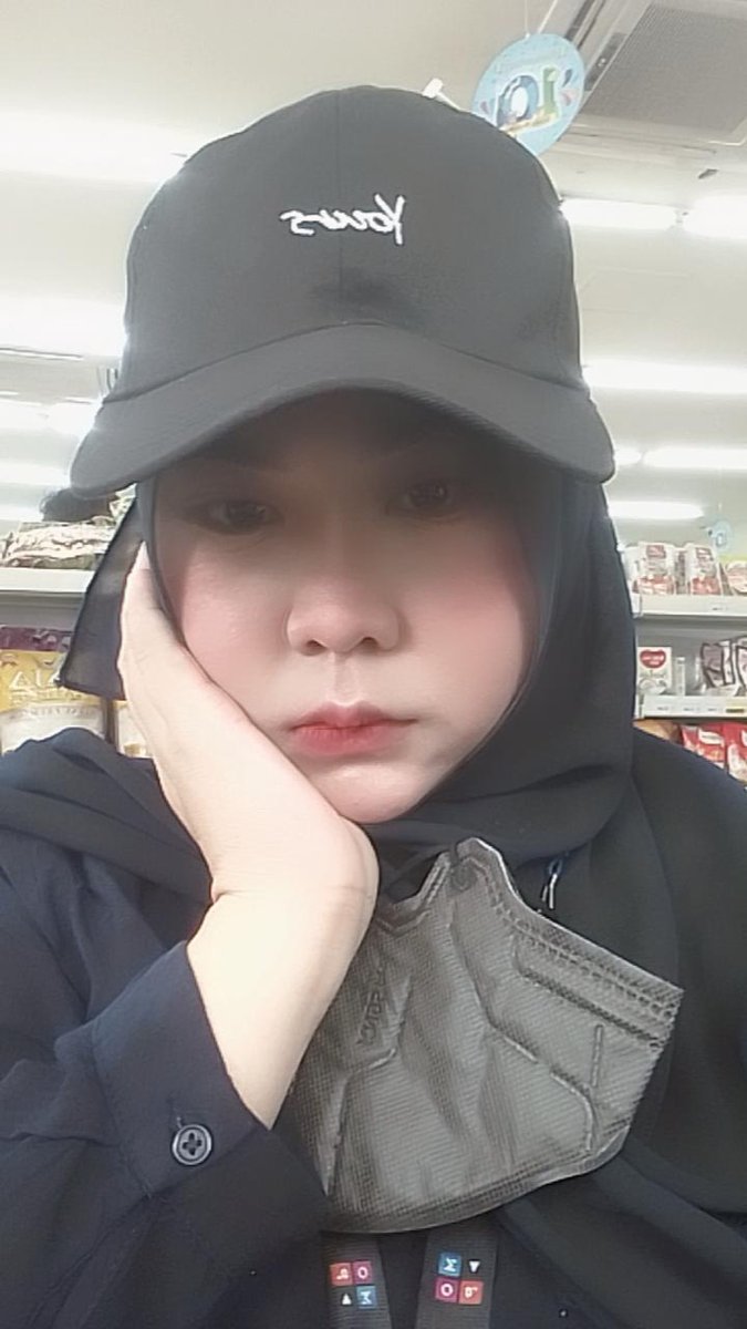 inicacach_'s tweet photo. Todays mood🖤🥺🙃 https://t.co/lojtyd1Cjq