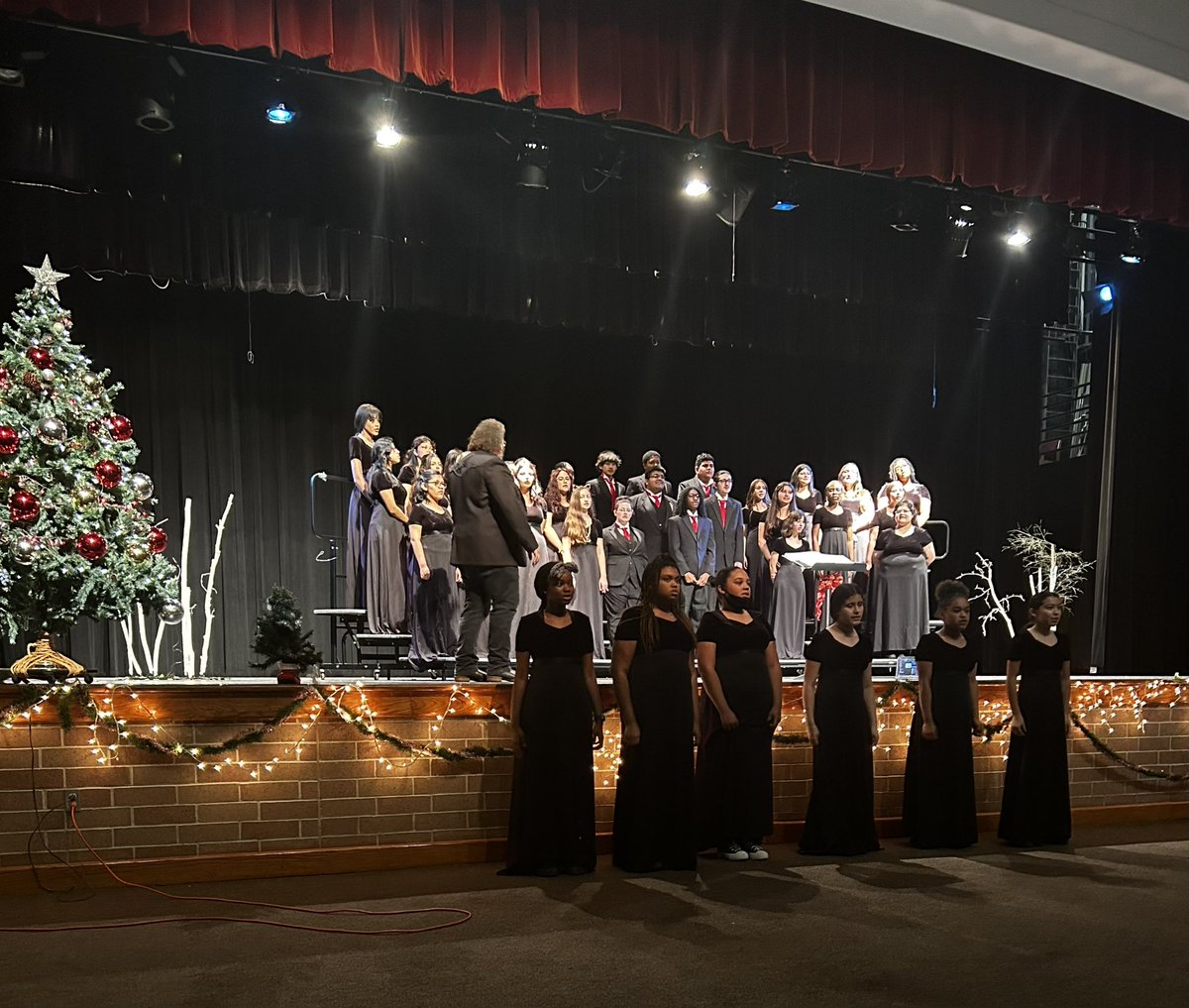 Manor Mustang Choir tweet media