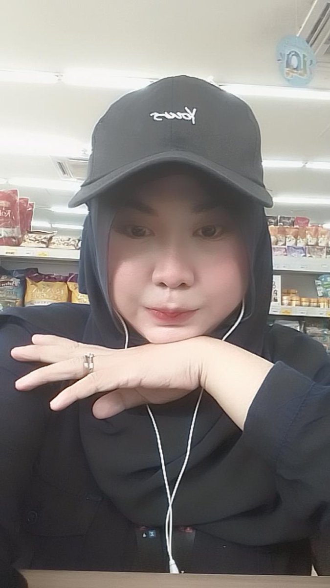 inicacach_'s tweet photo. Gaya kesukaan doi🖤🥺🙃❤🤭 https://t.co/oDvWnJRnbQ