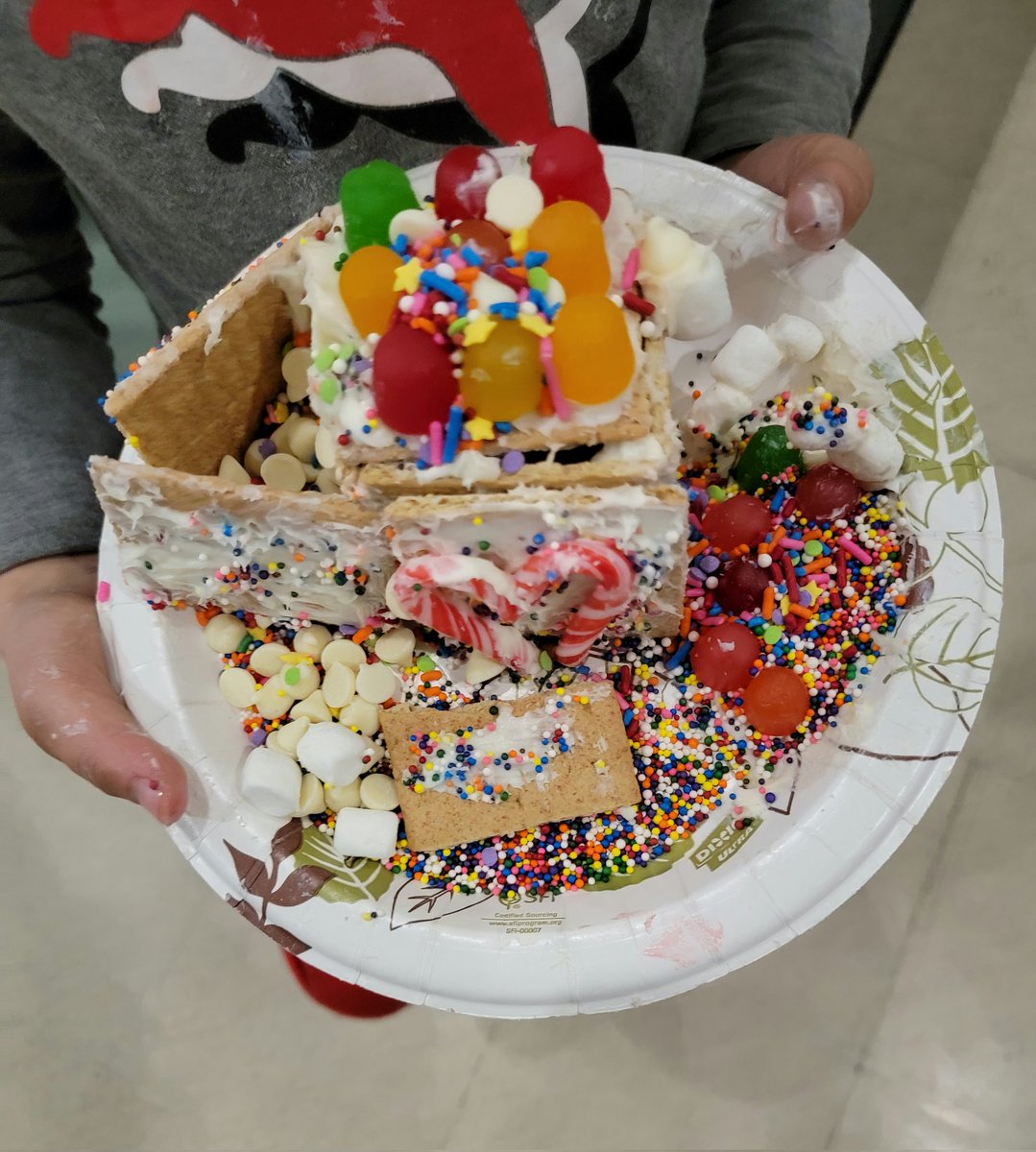 Fun day making gingerbread houses. Everyone had a great time creating their houses. #NewHolidayTradition <a href="/SunTerraceSTEM/">Sun Terrace STEM School ☀</a> <a href="/ejamesrego/">Eric Rego</a> @nicolecareselp