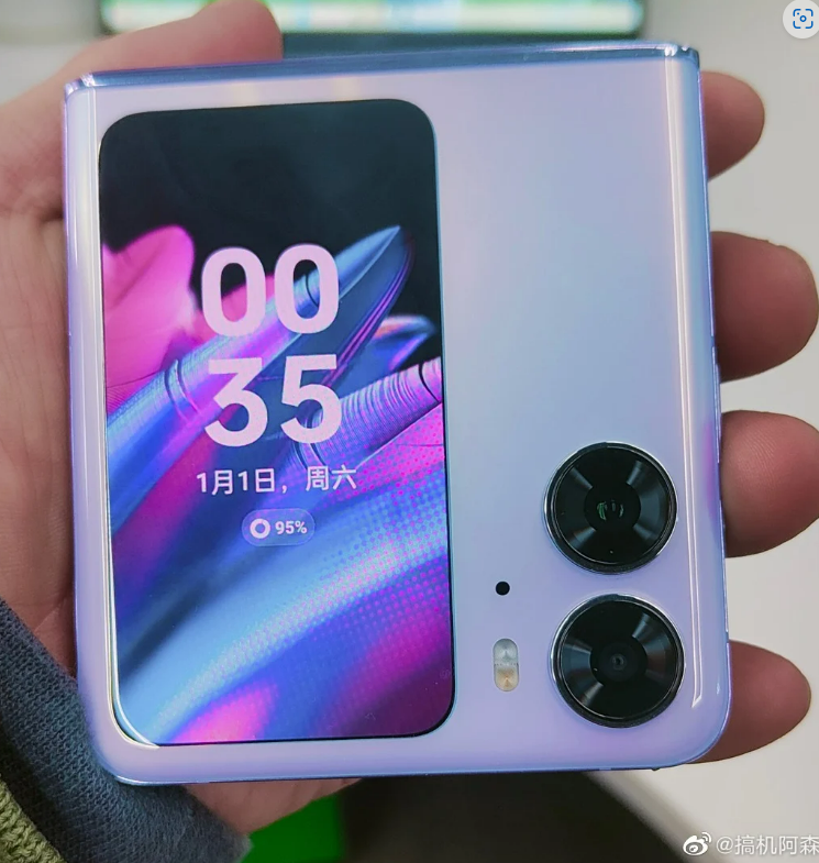 gizmochina's tweet photo. Oppo Find N2 Flip’s Purple Variant Appears in Live Shot Before Launch
#OPPO #OPPOFindN2Flip #FindN2Flip #Dimensity9000Plus
https://t.co/OubU9eFLyz https://t.co/Nnud2EBG8k
