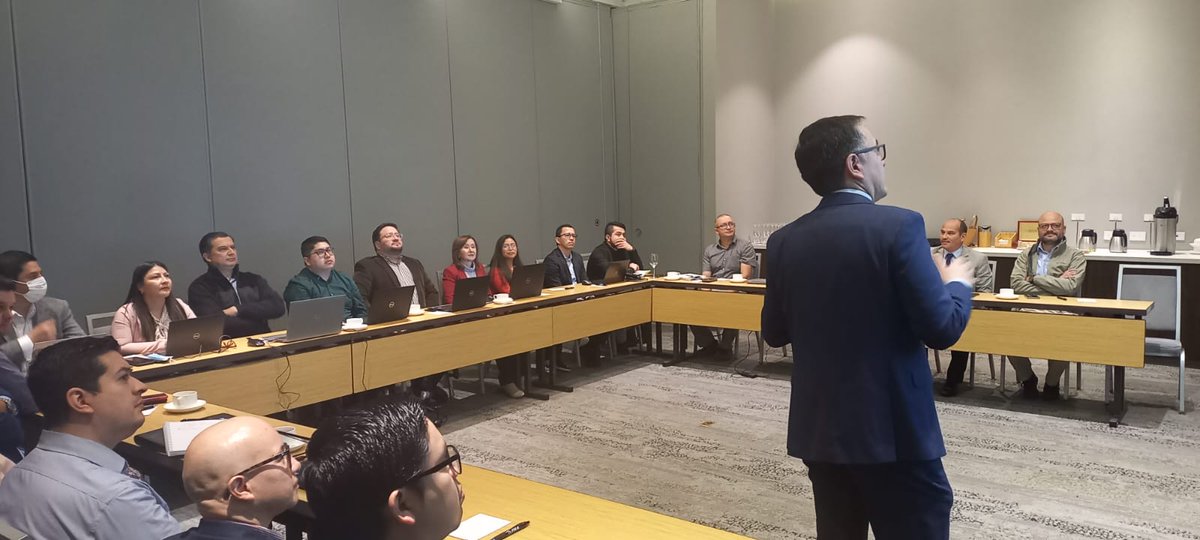 brnoguera's tweet photo. “Una estrategia sólida empieza con tener el objetivo correcto.”
Michael Porter

El mes pasado tuve el gusto de compartir y  agregarle valor al equipo gerencial de FHA, acompañándoles en el diseño y creación del Plan Estratégico de tan importante institución https://t.co/kOmJ78BlV6