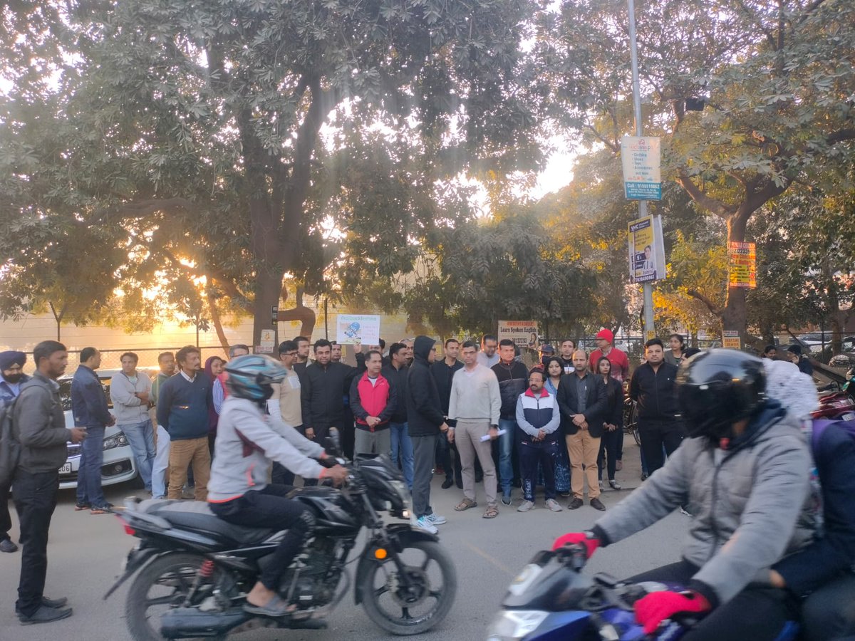 DPSRParents2022's tweet image. स्कूल ने अभी तक कोई कार्यवाही नही की है,न फ़ी DPS पोर्टल पर कम की है,न ही ज्यादा ली गयी फ़ी वापसी के लिए कोई initiative लिया गया है,आज @Dir_Education के आर्डर समर्थन में,भारी सँख्या में  पेरेंट्स ने signature कैंपेन में हिस्सा लिया,ताकि आर्डर को जल्द से जल्द इम्पलीमेंट किया जाए।