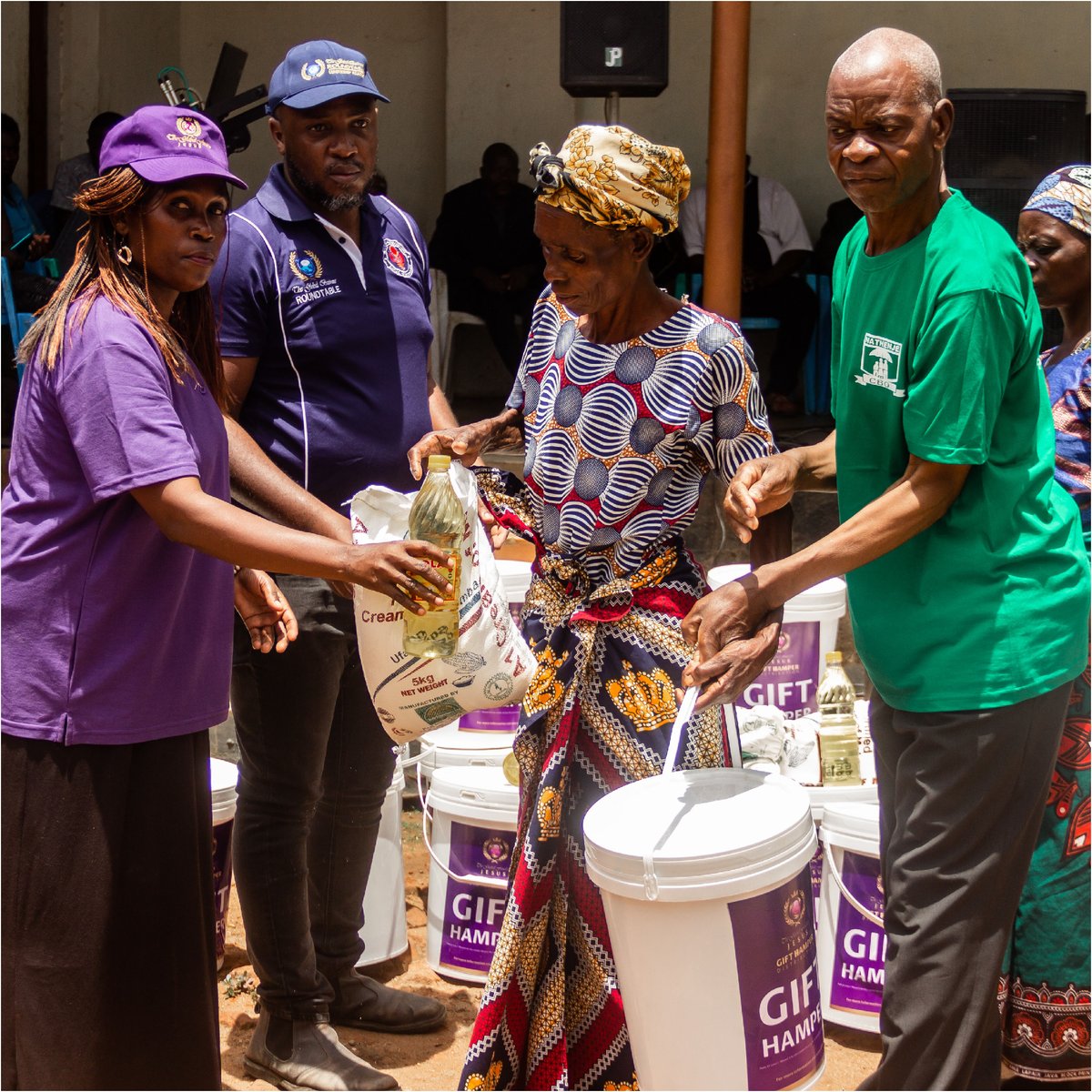 Real_GFFJ's tweet photo. This year, the GFFJ hamper distributions reached out to other regions outside South Africa. We visited Malawi, where we distributed food hampers to 250 beneficiaries in Nathenje, Lilongwe.
#GFFJHAMPERS
#gffjhamperdistributions
#distributehope https://t.co/fb3Bf0ZzI3