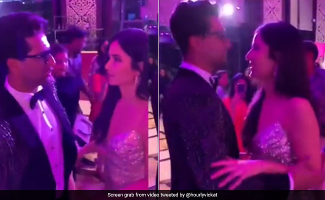 Katrina And Vicky's Red Carpet Moment Was Just Too Cute: Katrina Kaif and Vicky Kaushal arrived separately at the awards but greeted each other on the red carpet dlvr.it/SfKn7Z