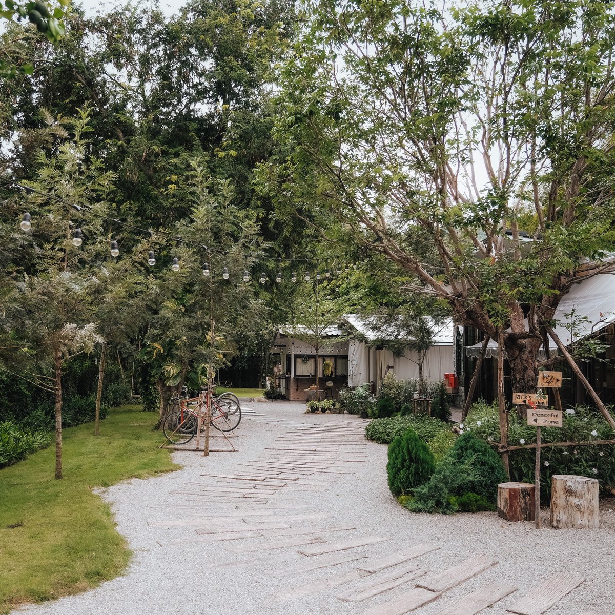 widsawaphatiew's tweet photo. คาเฟ่ริมลำธาร กลางหุบเขาสุดชิล
วิวสุดปัง ณ สวนผึ้ง #ราชบุรี 🌮🥤🍃

พิกัด : The Humble Jack : Cafe&amp;Bistro
@aroii @Review_Thailand #สวนผึ้ง #รีวิวคาเฟ่ #วิศวะพาเที่ยว https://t.co/WvDnMgB0MB