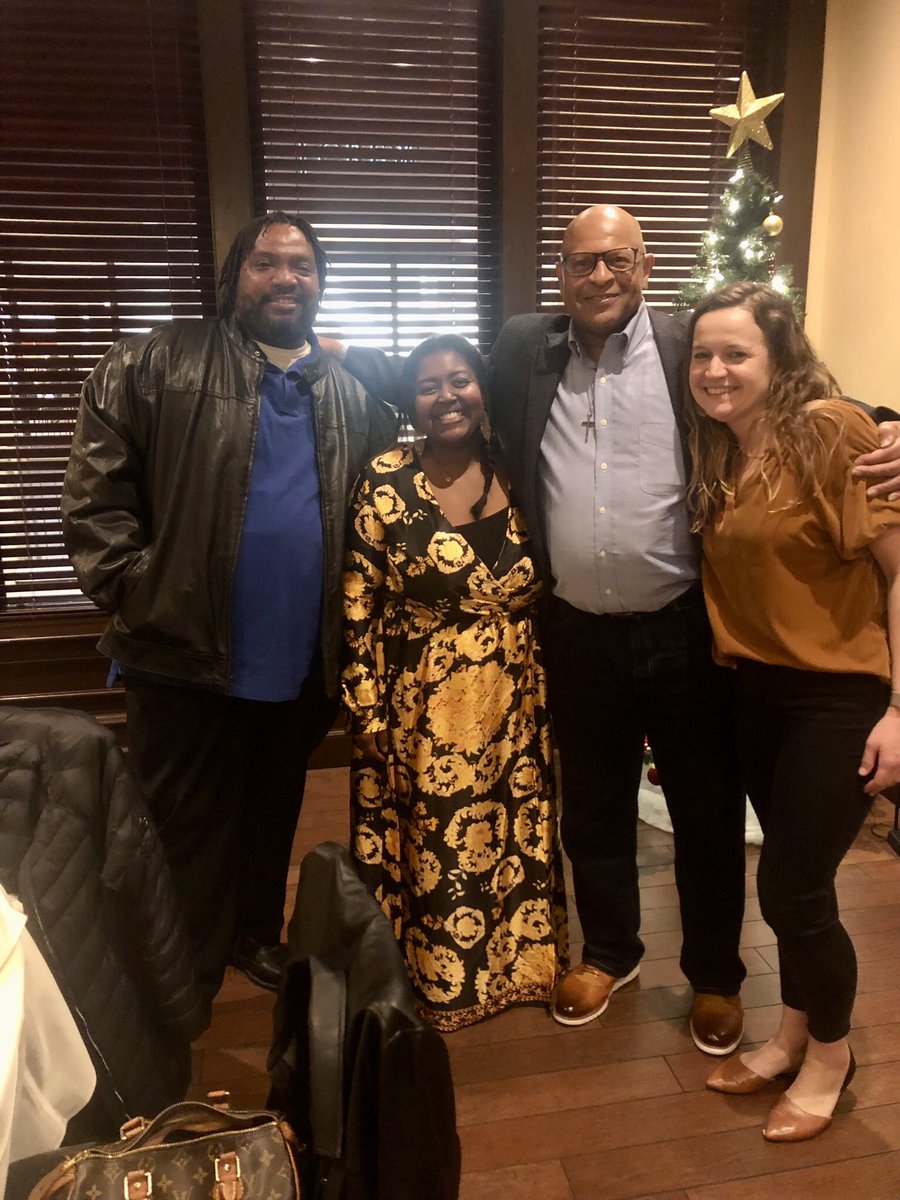 MizzReaders's tweet photo. Great time at the Young Life Christmas Fellowship https://t.co/ImJPXm1cjV