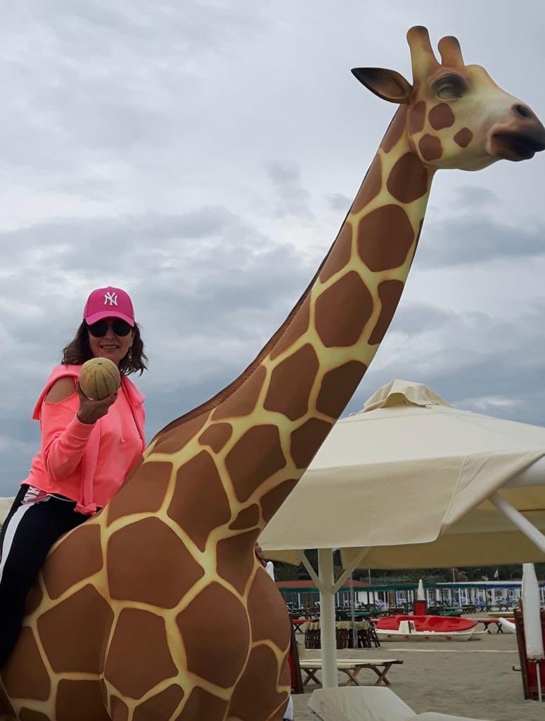 Marco_dreams's tweet photo. Meno droga e più giraffe!
#Santanchè
#AbsoluteTrash https://t.co/78roIFNly1