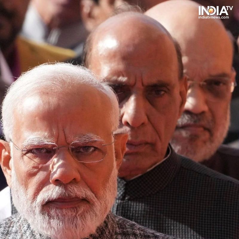 indiatvnews's tweet photo. "Caption please": इस तस्वीर को क्या कैप्शन देना चाहेंगे आप?

#NarendraModi #PMModi #RajnathSingh #AmitShah https://t.co/DMUBOeWf6V