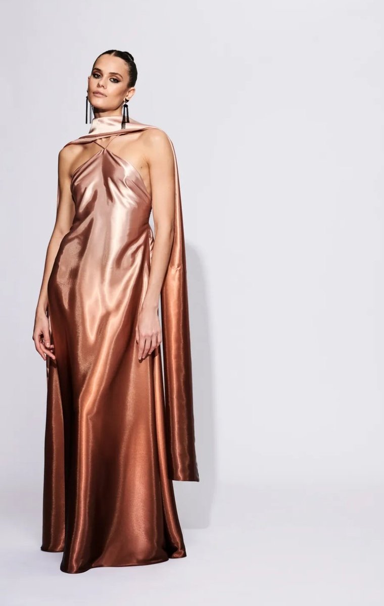 LadymiaMicky's tweet image. Collezione PreFall23 Christian Siriano
#ChristianSiriano #PreFall23 #moda #outfit #look #fashion #fashionstyle #style #fashionista #glam #glamour #trendy #tendenza #musthave #myfollowers #UnBacioFatato 👗😍😘