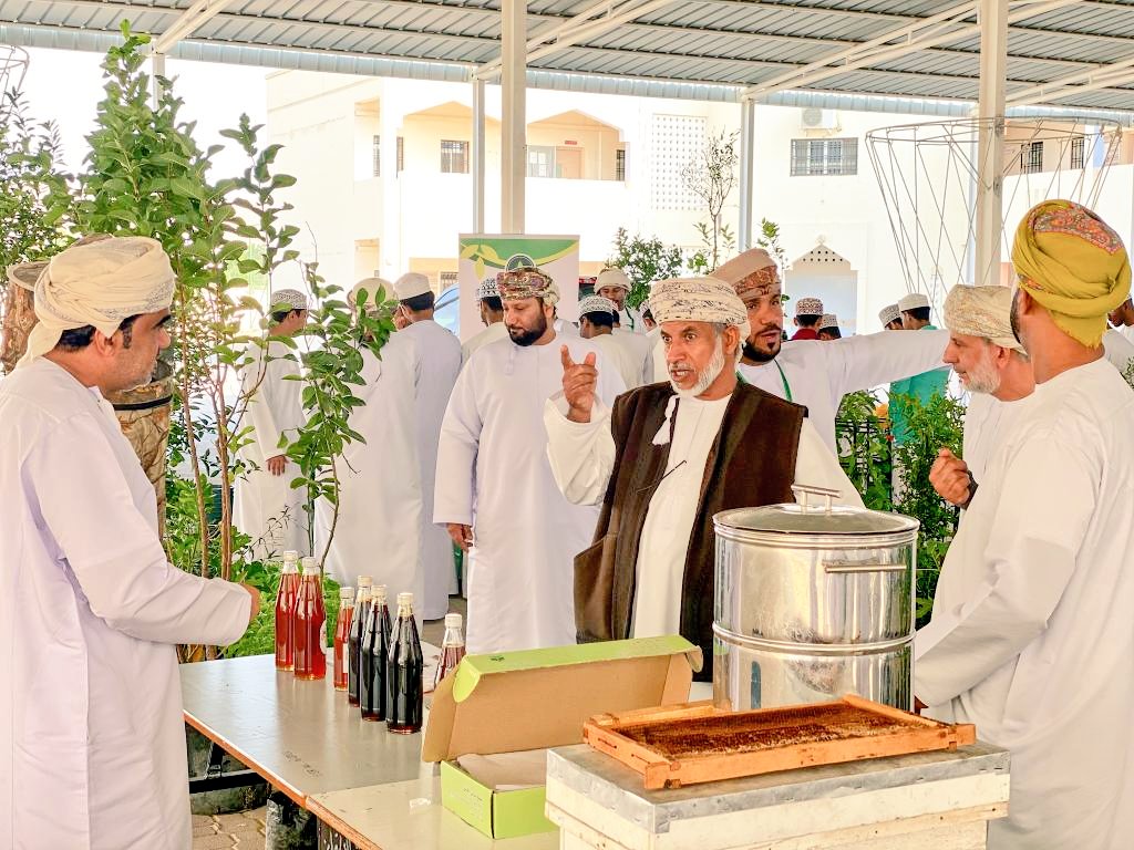EduGovDhr7201's tweet photo. #يحدث_الآن
بدء فعاليات معرض الزراعة الشتوية بمدرسة الإمام سيف بن سلطان بتنظيم من جماعة اليونسكو وبمشاركة عدد من المهتمين بالزراعة من شركات القطاع الخاص والمهتمين بالزراعة. 
@75Alhinaui
@InbatSeeds
@omannatcom
@abu_dardaa7237
@Aldhahira_DGOFE https://t.co/Jb8uAXw72v