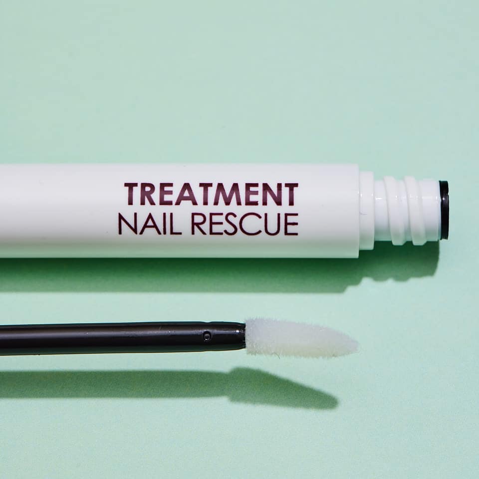 Foltenepharma's tweet photo. Do you have damaged or dry nails?
Do they brake easily?
The new Foltène® PHARMA Nail Rescue Treatment will nourish and moisturize your nails, making the stronger, shinier and healthier!
#Foltenepharmaindia #ItsYourBeautyTakeControl #Nails #NailTreatment #nailsoftheday💅 https://t.co/3t5TAaQm8P