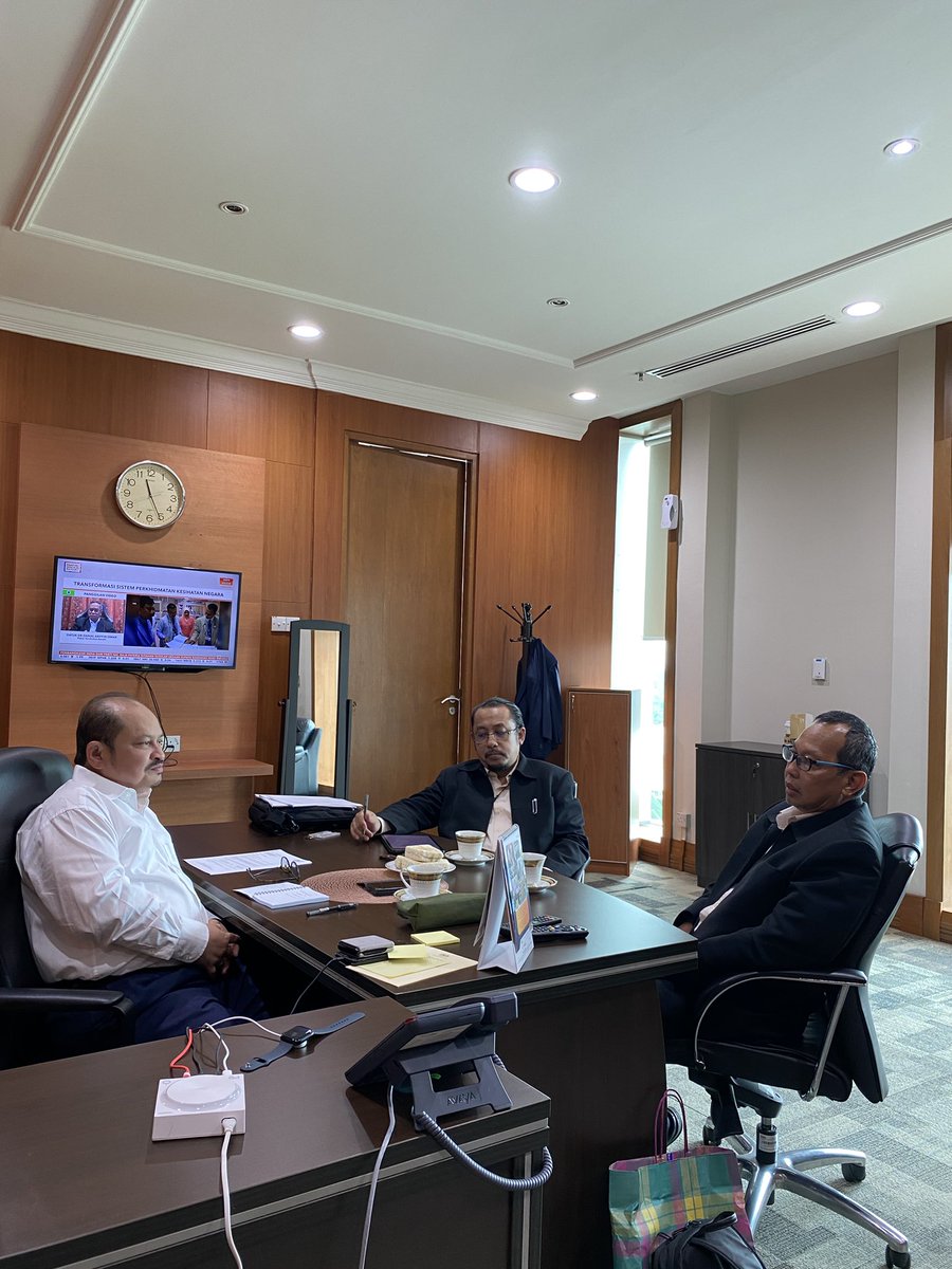 shamsuliskandar's tweet photo. Pasca PRU15 menyaksikan kerja &amp; ikhtiar berterusan perlu untuk membantu Perdana Menteri, YAB Dato’ Seri @anwaribrahim memulihkan negara. Bertemu wakil dari @ideselangor hari ini bicara soal menyampaikan dasar &amp; polisi Kerajaan Perpaduan kepada rakyat. #KitaMalaysia #DemiPertiwi https://t.co/xqBVQezEz9
