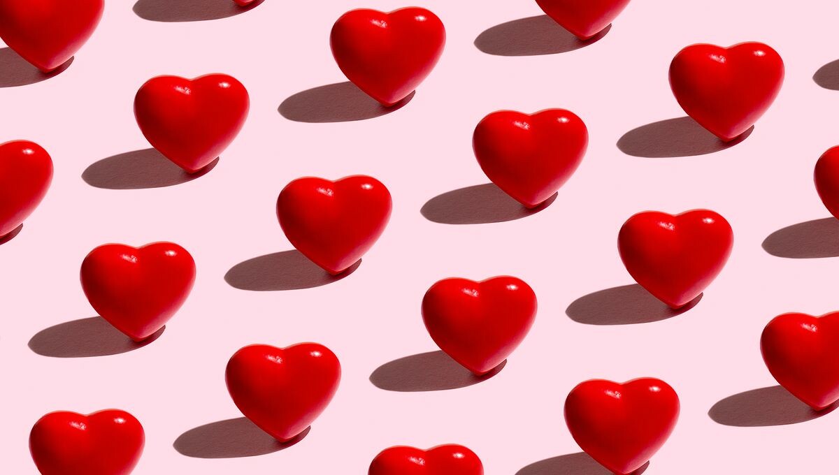 Le premier “je t’aime”, immense prise de risque amoureux, laisse place petit à petit au “je t’aime” comme pour se dire au revoir. Comme les vêtements, les mots s’usent.
➡️ l.franceculture.fr/H8u
