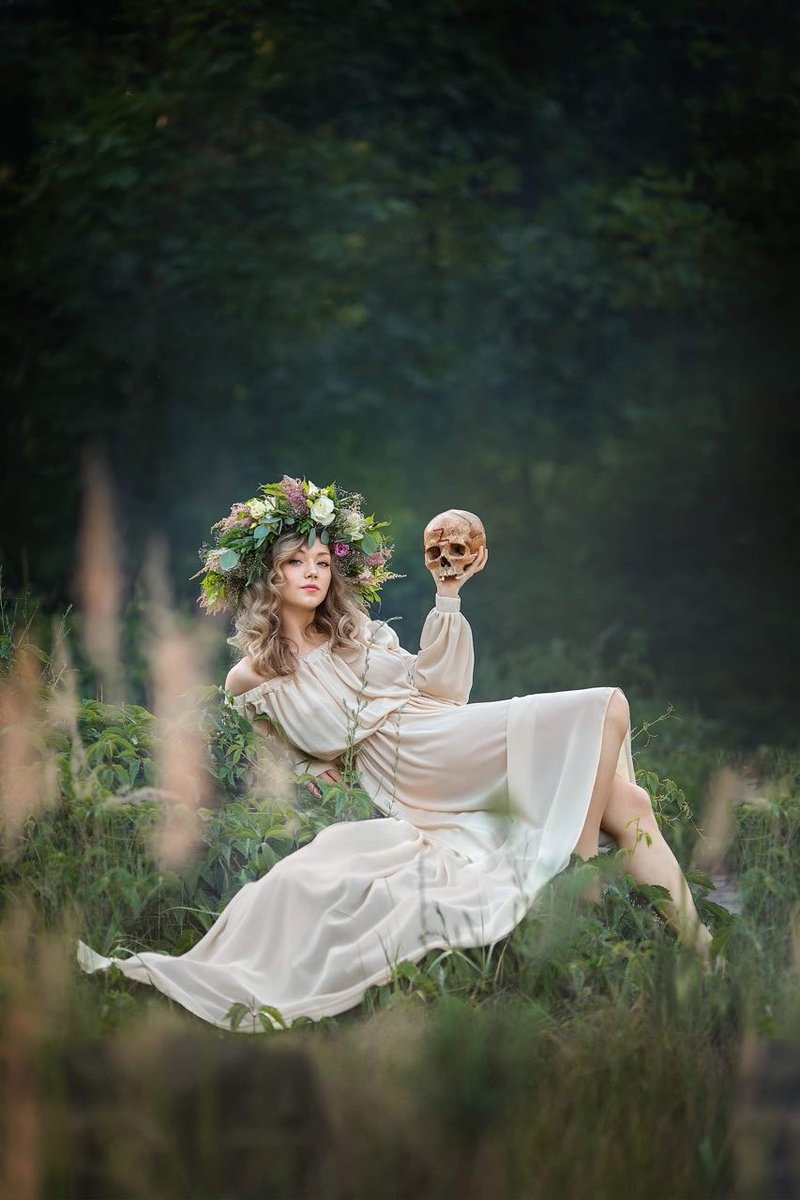 IettePicard's tweet photo. OK how do i get the ukrainian witch ? https://t.co/jZIZmWBHU3