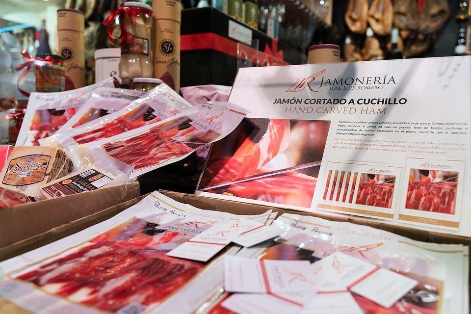 📣¿Quieres una de nuestras Cajas Gourmet o Lote de Jamón Ibérico cortado a cuchillo? ¡La mejor forma de conservarlo! ¡Ahora también puedes disfrutar de esta oferta que te encantará!  
👉 jamoneriajoseluisromero.com #jamon #jamoniberico #gourmet #NAVIDADES