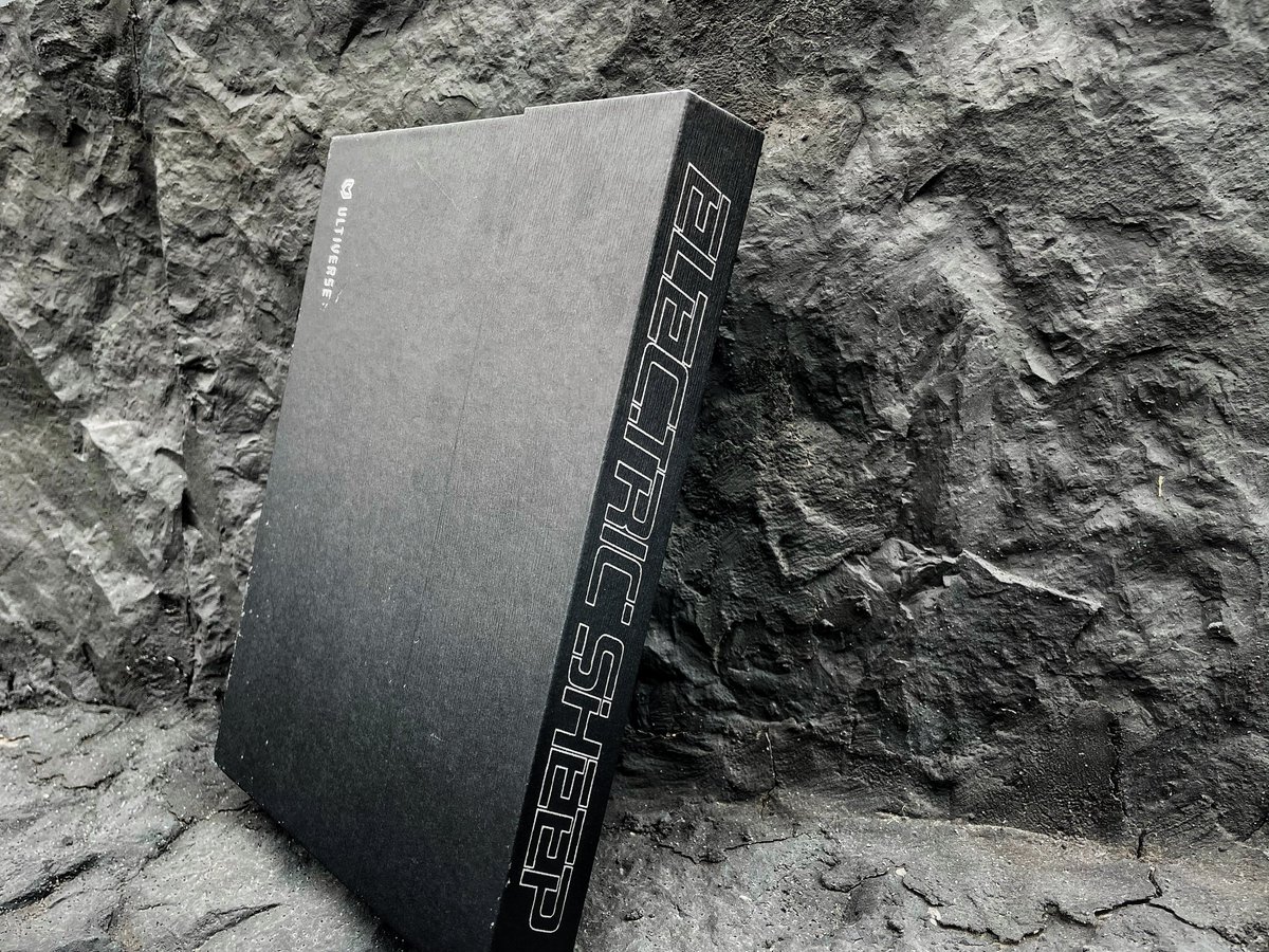 UltiverseDAO's tweet photo. 🥳Finally!! Our supplier has started to ship #ElectricSheep LV1 staking reward, 📓ES 0rigin physical story books, to our community! 

💙 Don't be stingy with sharing an unboxing vid/pic with us when received! 
👀 What's the No. of yours? https://t.co/NxUPklH8eV