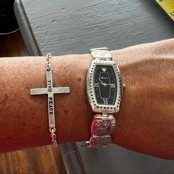 PatsyPetrie1's tweet image. So good I had to share! Check out all the items I'm loving on @Poshmarkapp from @Ruby92077413 #poshmark #fashion #style #shopmycloset #brighton #glentex #lemax: posh.mk/jKLYcprgKvb