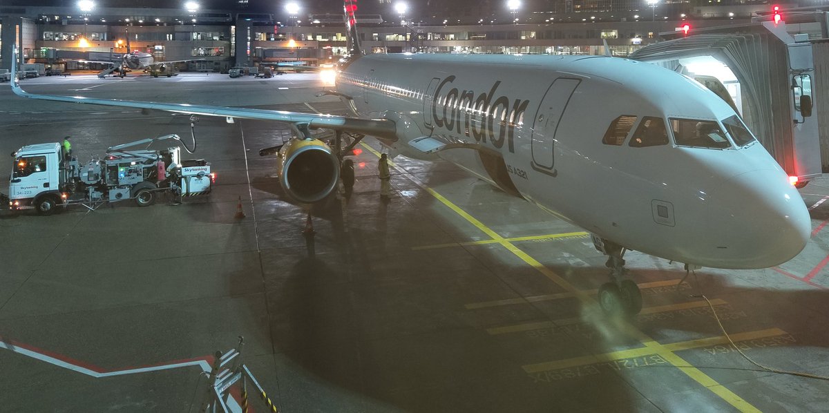 YVNGRISK's tweet photo. Mit dem schönen Airbus A321-200 geht's jetzt erstmal in die Kanaren. @Condor https://t.co/kruxV8mhIs