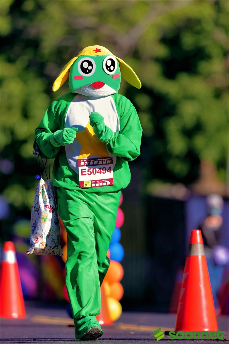 Keroro_3's tweet photo. 從尋寶網Soonet: https://t.co/tpTpbBeIYH 找到12/11那天曾文水庫馬拉松(Zeng Wen Reservoir Marathon),在快到終點線前100公尺拍攝到keroro跑步的照片
#尋寶網 #Soonnet #Marathon #マラソン #曾文水庫 #台南 #Tainan #台灣 #Taiwan #Keroro #Keroro軍曹 #ケロロ軍曹 #KeroroGunso #SgtFrog #COSPLAY https://t.co/1N1fBThZkr