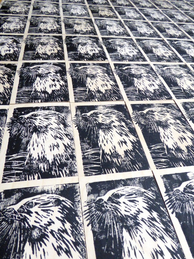 Every year my father carves a woodcut Christmas card. Each is then hand-applied to a piece of pale birch. This year, for reasons that may be obvious, he chose an otter!
#carving #woodcarving #mastercarver #otters